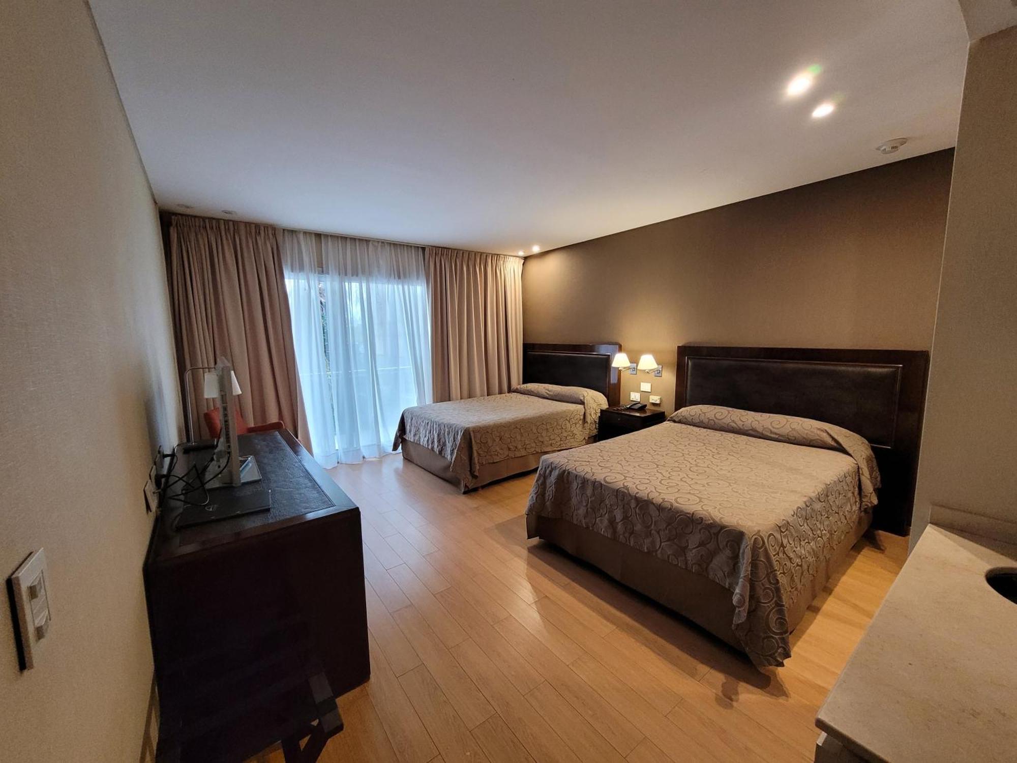 Hotel Plaza Колон Экстерьер фото